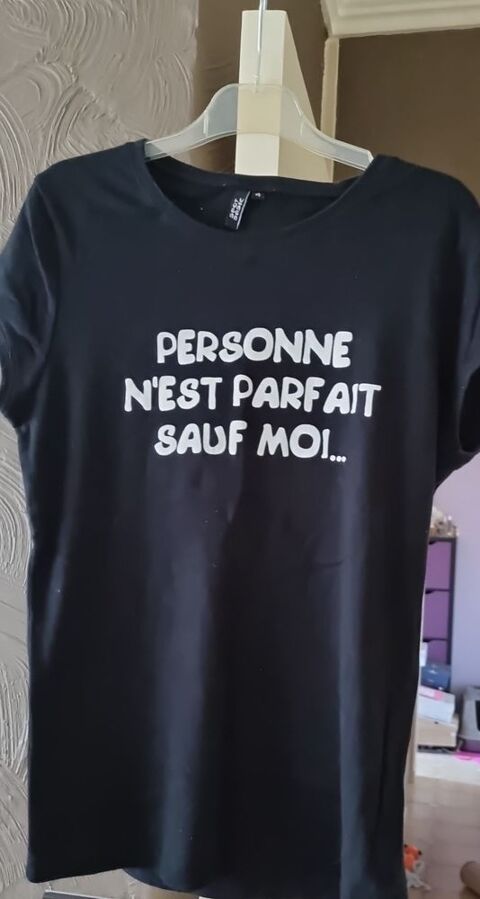 Tee shirt neuf Taille 4 7 Oullins (69)