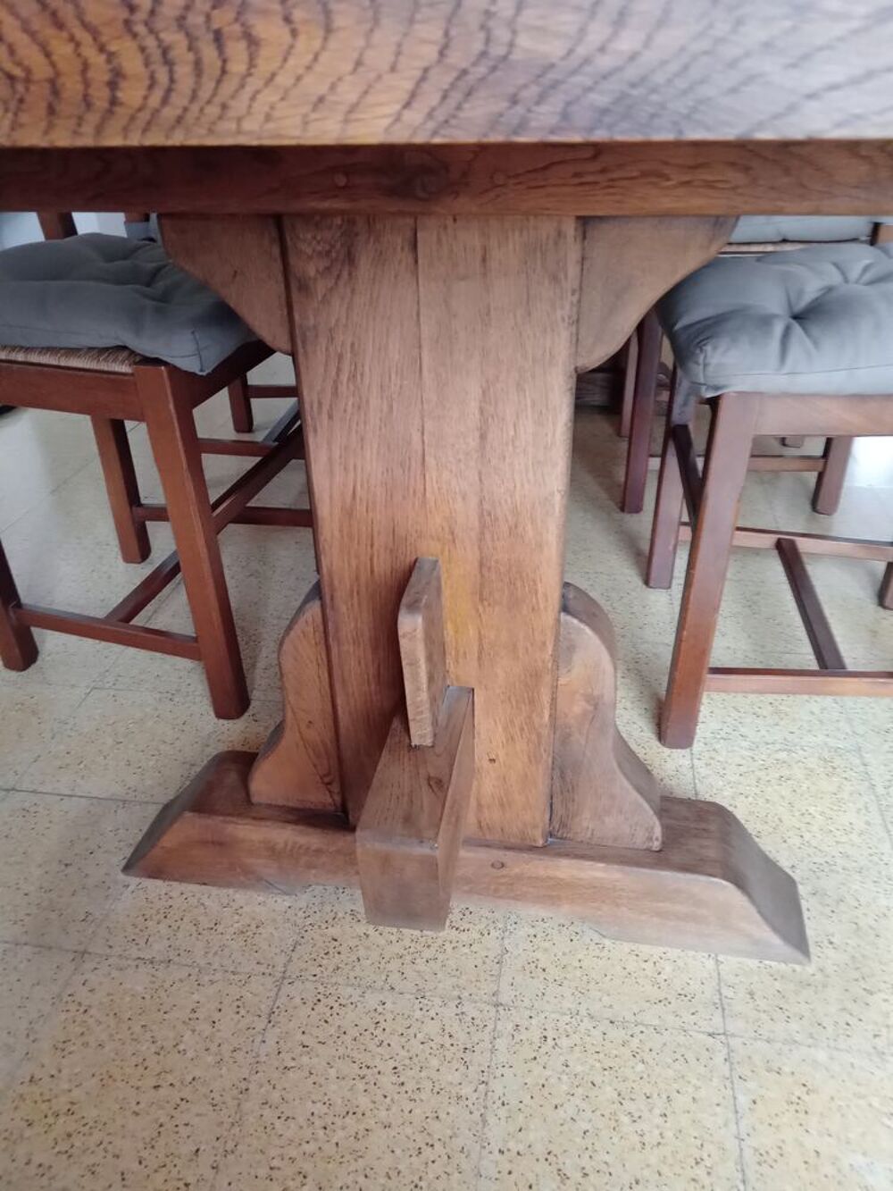 Table en ch&ecirc;ne de type " MONASTERE " Décoration