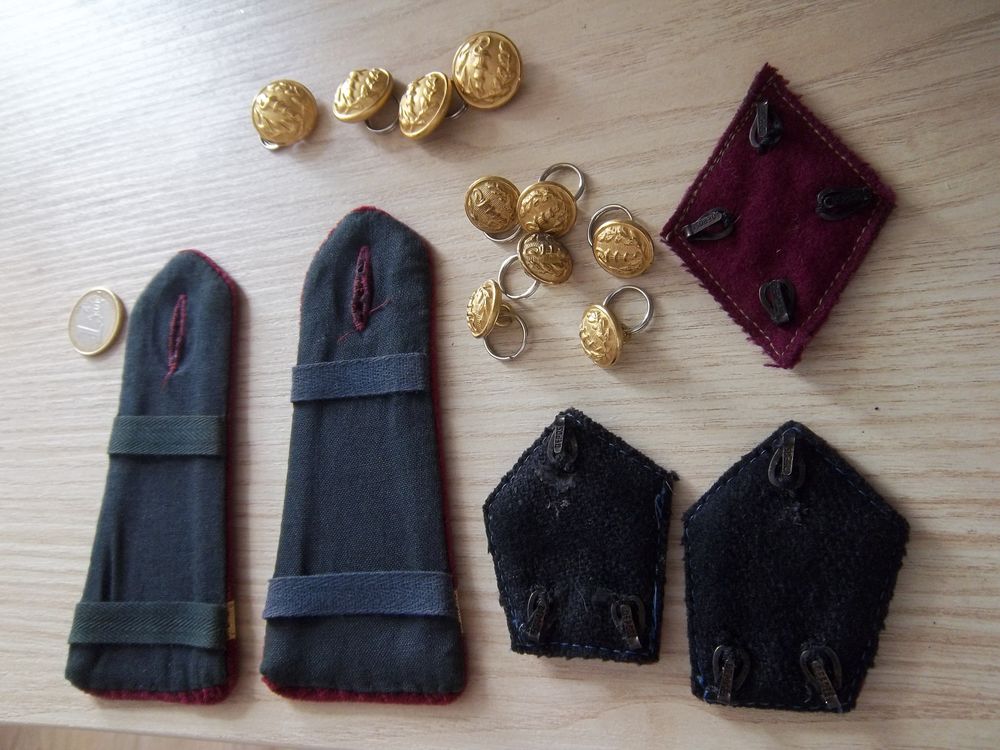 lot militaire boutons &eacute;paulettes insignes col sant&eacute; 