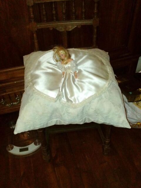 Coussin poup�e 10 Villefranche-de-Rouergue (12)