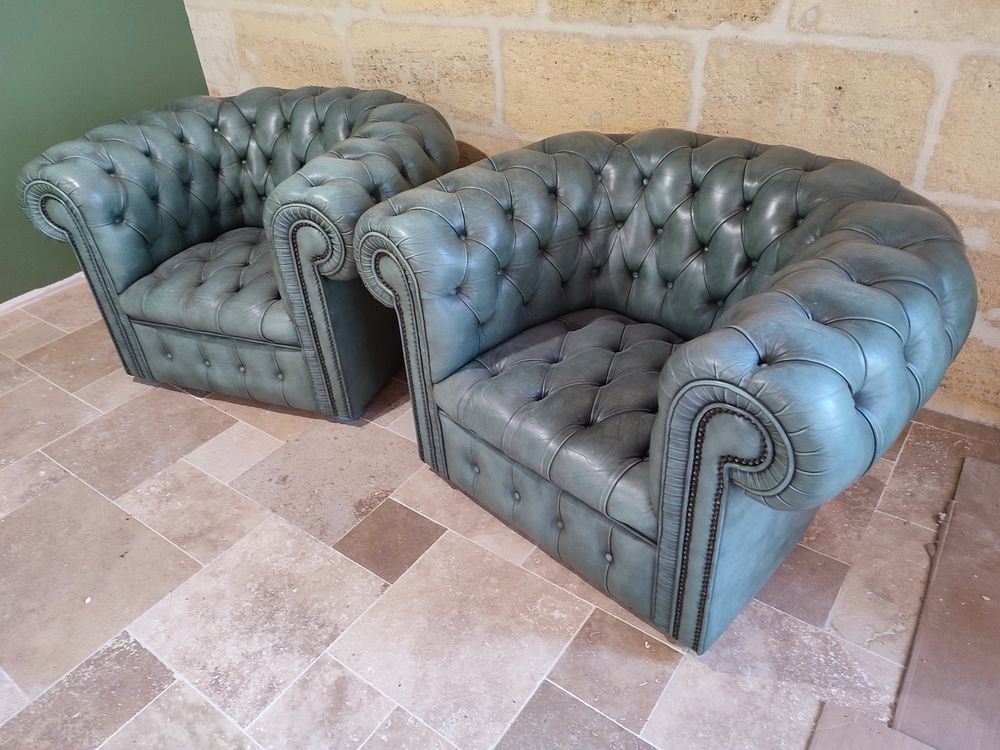 Authentique paire de fauteuils CHESTERFIELD Meubles