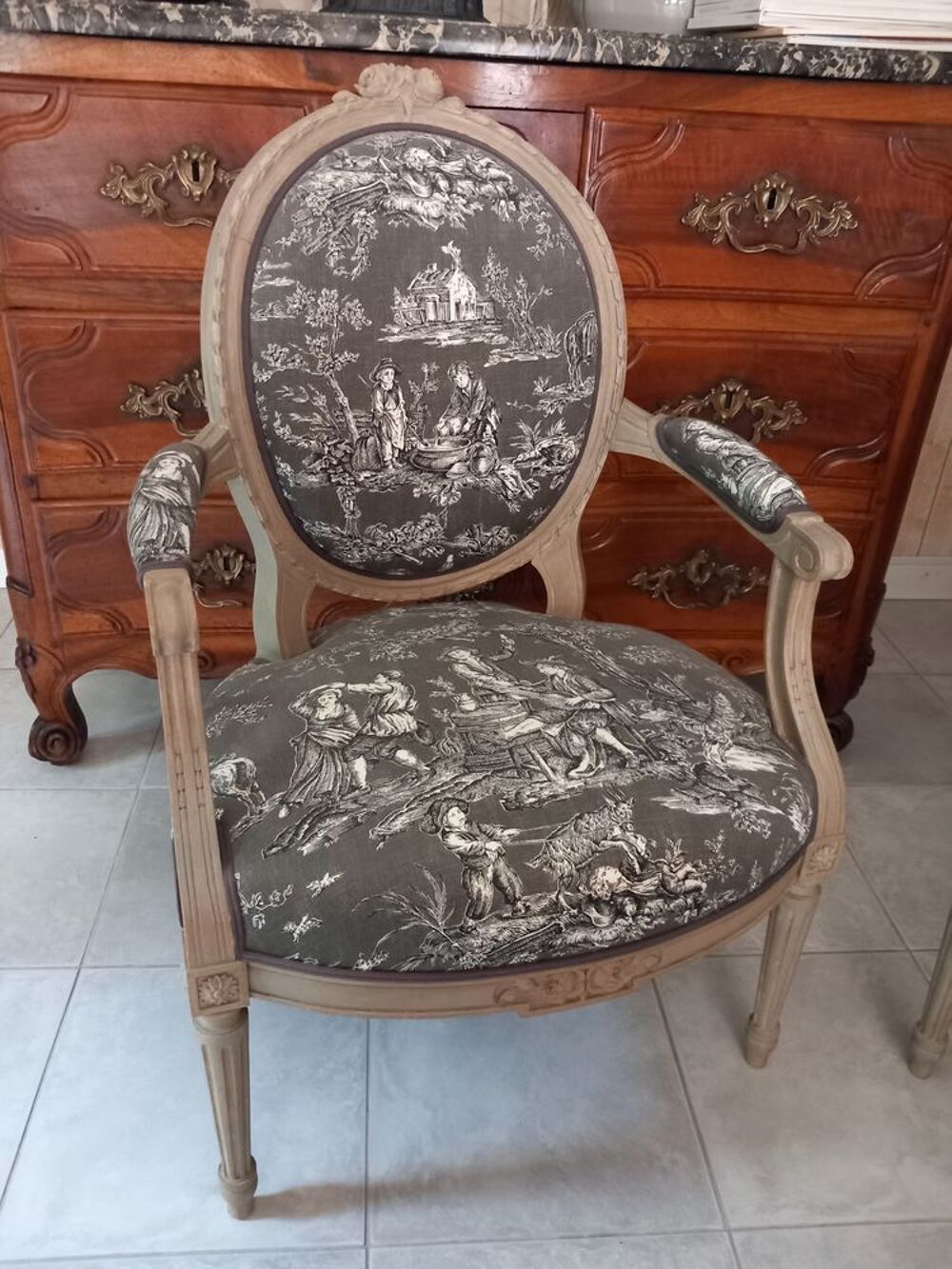Paire Fauteuils anciens de style Louis XVI Meubles