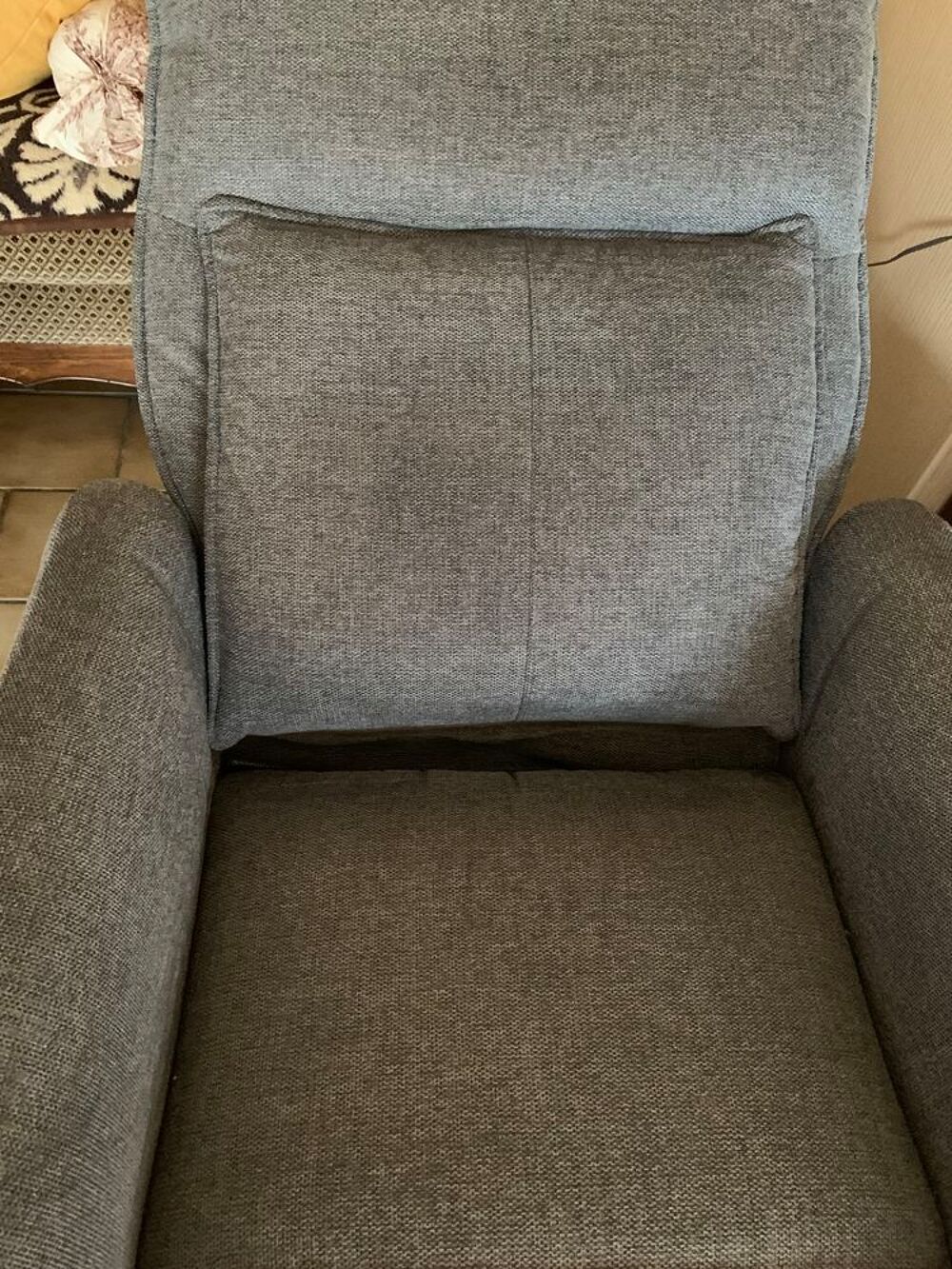 Fauteuil &eacute;lectrique tout confort &eacute;tat neuf avec facture Meubles