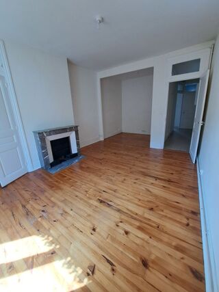  Appartement à louer 2 pièces 63 m²
