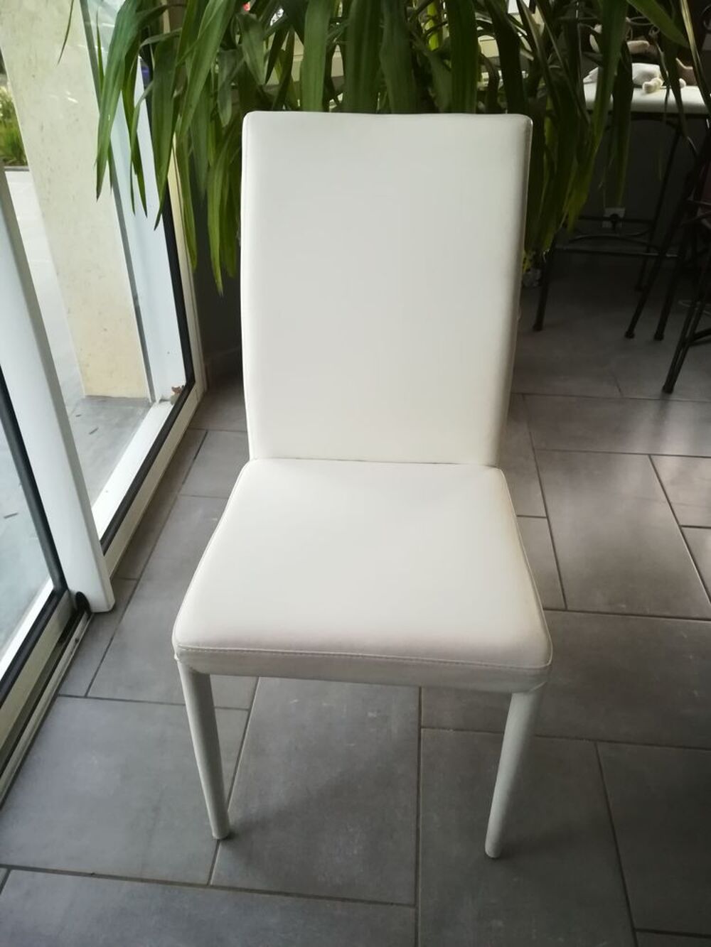 Table rectangulaire + 6 chaises assorties Meubles