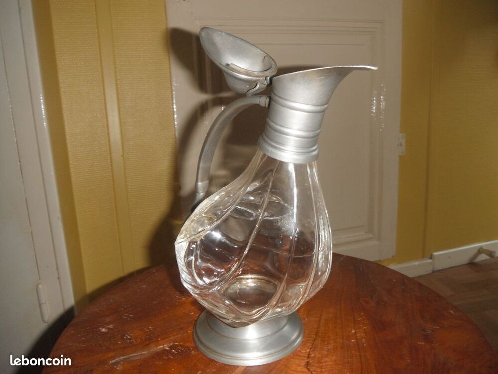Carafe &agrave; vin &agrave; d&eacute;canter en Christal NF Etain. Etat Neuf
Décoration