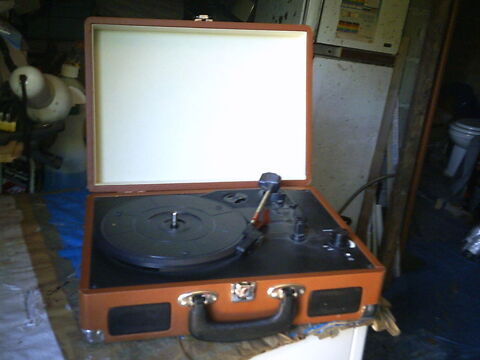 un tourne disque portable 10 Tavant (37)
