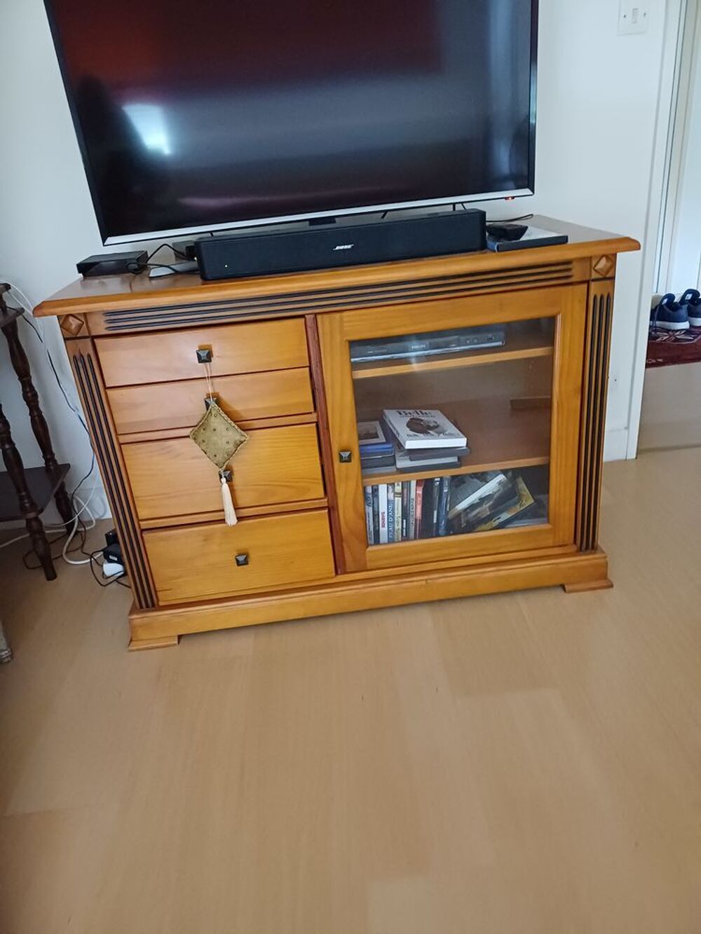 Meuble de rangements pour film ou CD ET SUPPORT POUR LA TELE Meubles