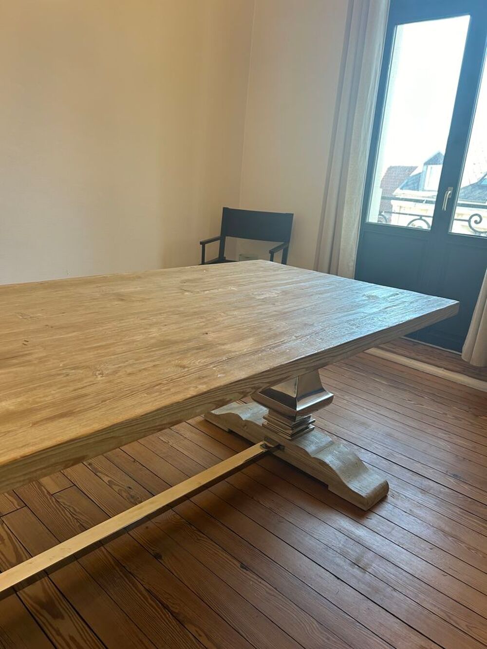 Table design bois clair et m&eacute;tal Meubles