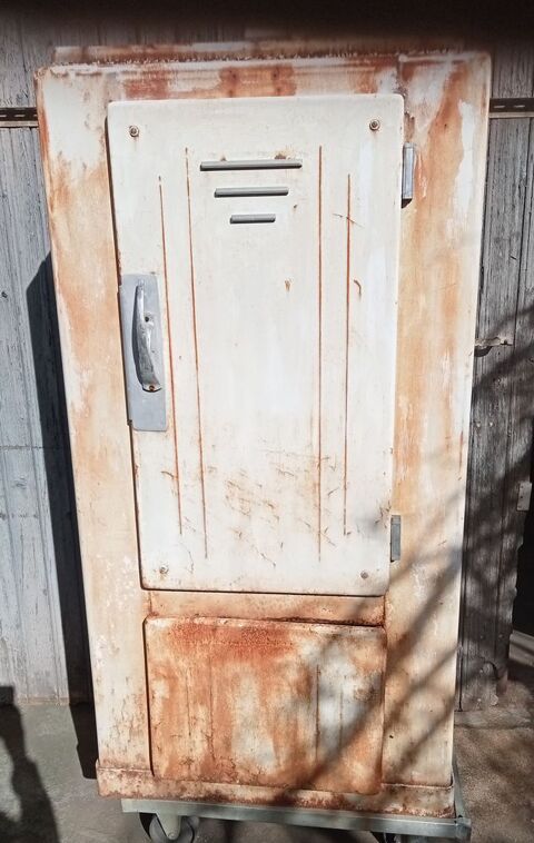 ancien frigo glaci�re en m�tal 80 Loire-sur-Rh�ne (69)