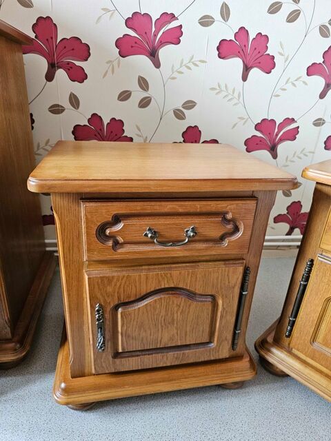 deux table de chevet en ch�ne 40 Morhange (57)