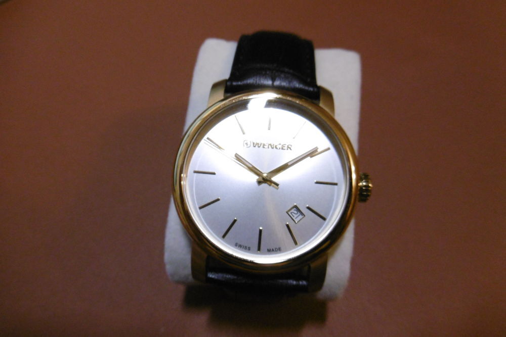 Montre Suisse Wenger NEUVE jamais port&eacute;e Bijoux et montres