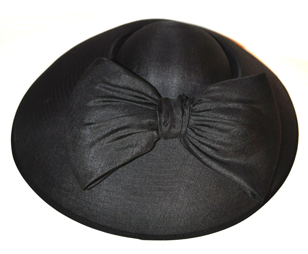Chapeau femme haute couture noir, d&ocirc;me style 1930/19400 marq Vêtements