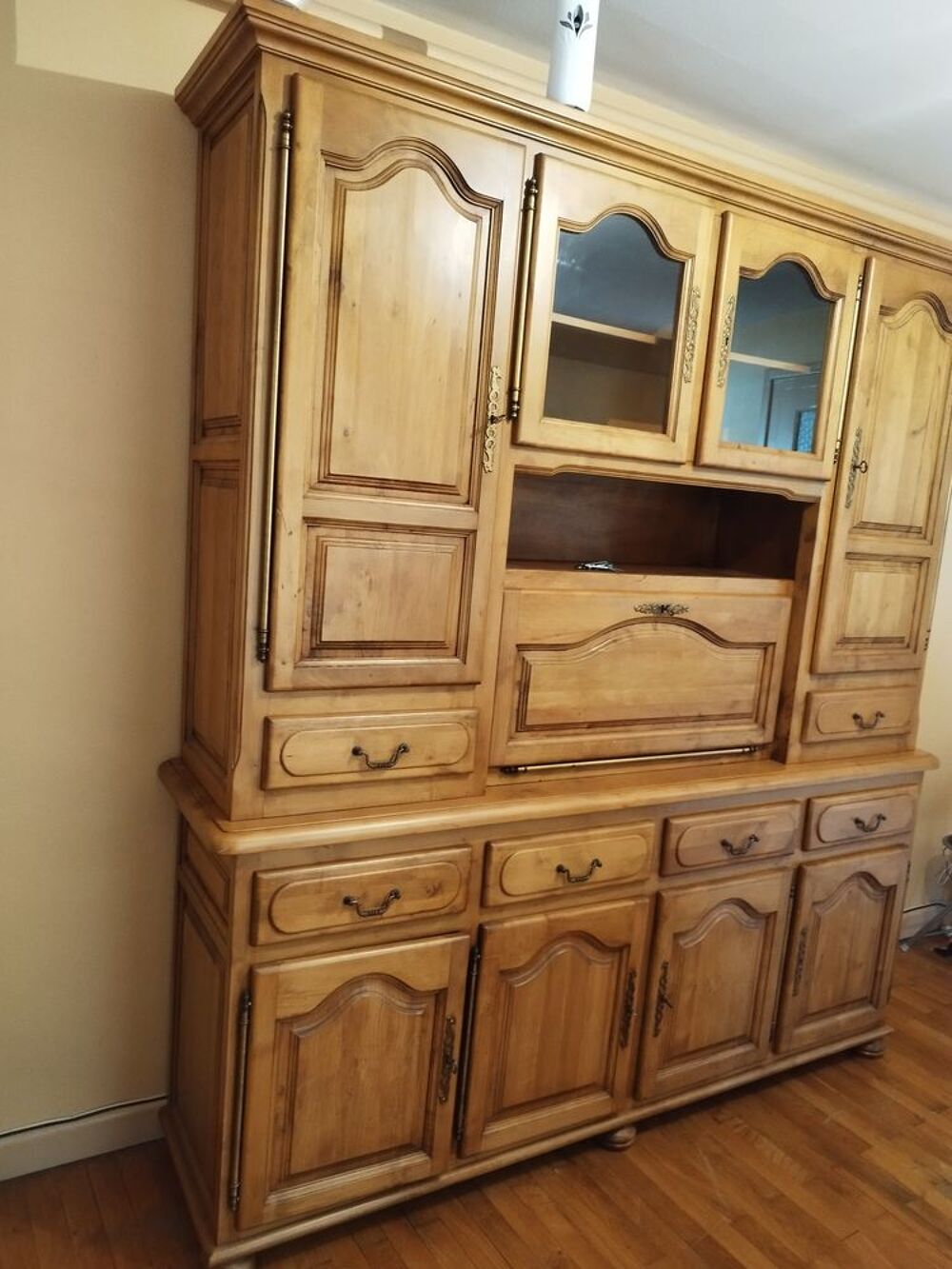 Tr&egrave;s beau buffet Meubles