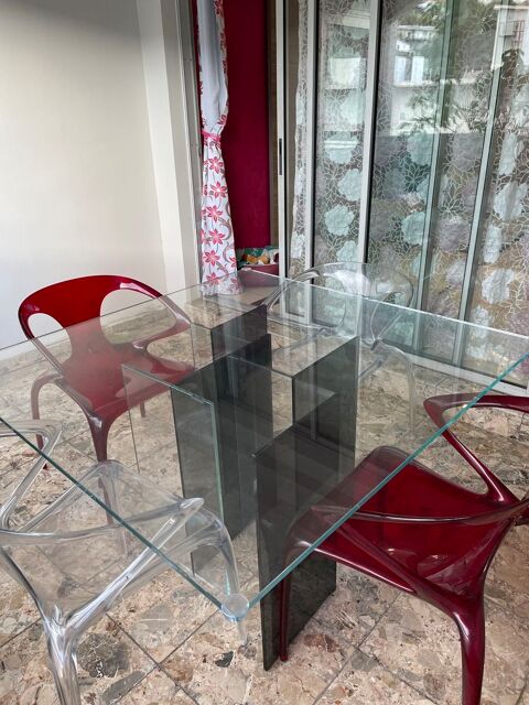 Belle table en verre de repas + 4 chaises design 1200 Saint-Denis (97)