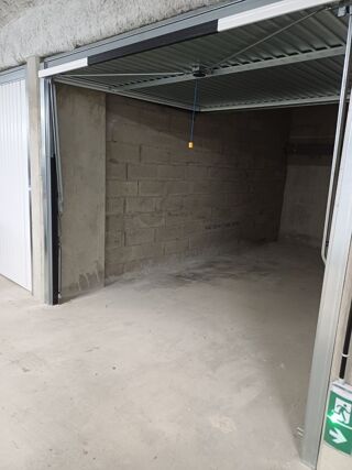  Parking / Garage à louer 14 m²
