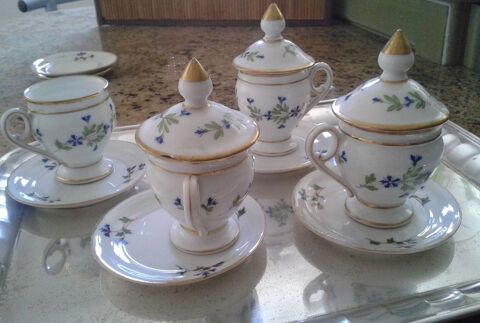 Tasse et sous tasse signe Durieux. 9 rue des Saussaies 150 Ivry-sur-Seine (94)