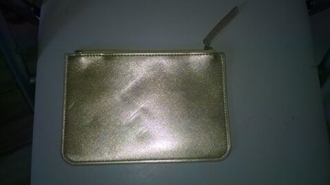 Pochette De Soiree Dor�e Neuve
El�gante pochette de soir�e 8 Talange (57)