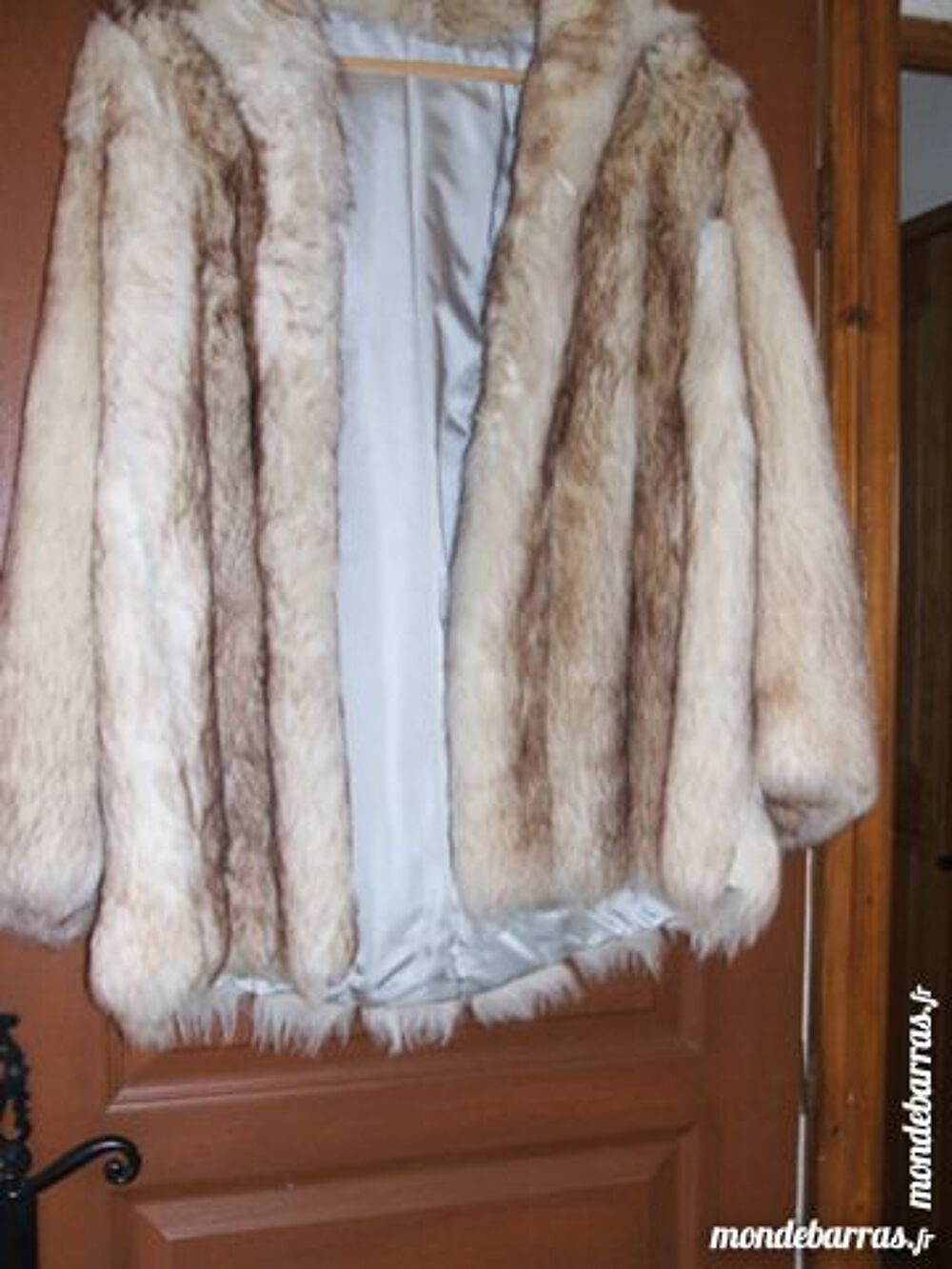 manteau fourrure taille 46 de tr&egrave;s belle qualit&eacute; propre Vêtements