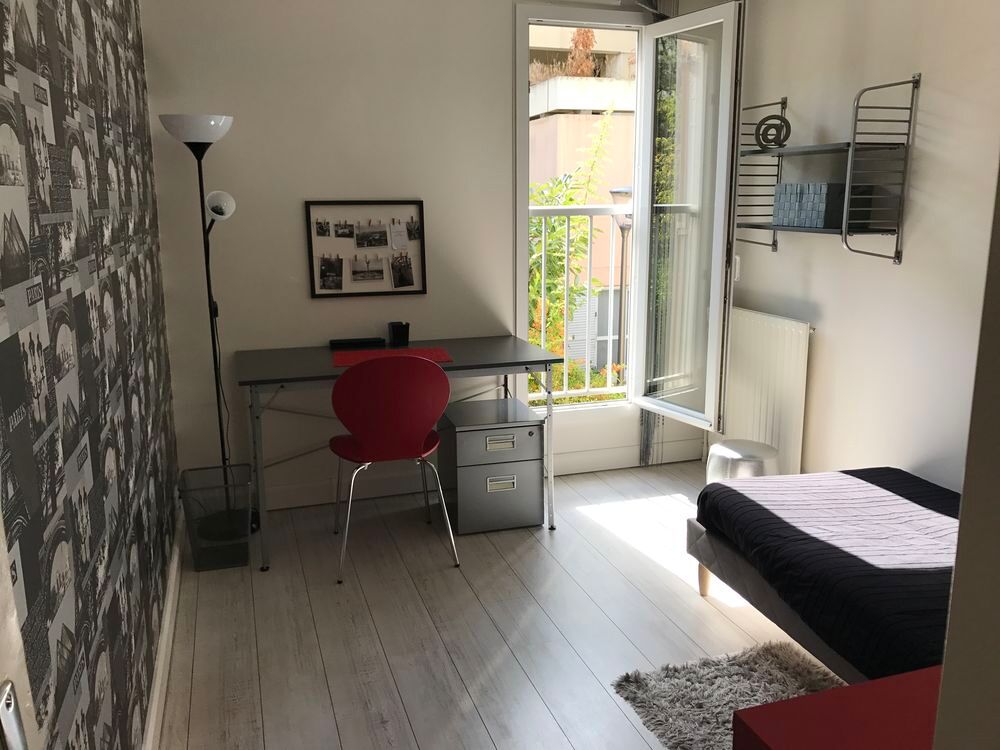 Location Colocation Belle chambre dans maison avec grand jardin Cergy