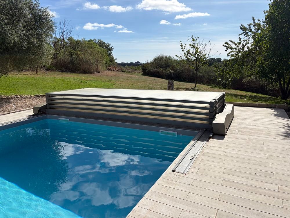 AFFAIRE Abri piscine motoris&eacute; Abrisud 5m50x4m50 Jardin