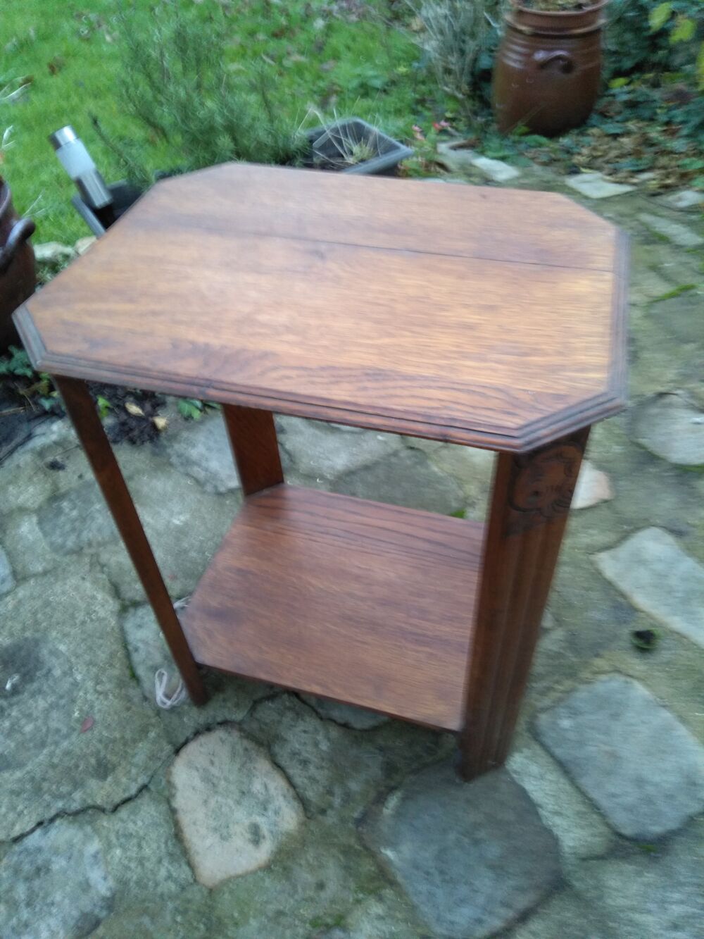 petite table 1930 en noyer Décoration