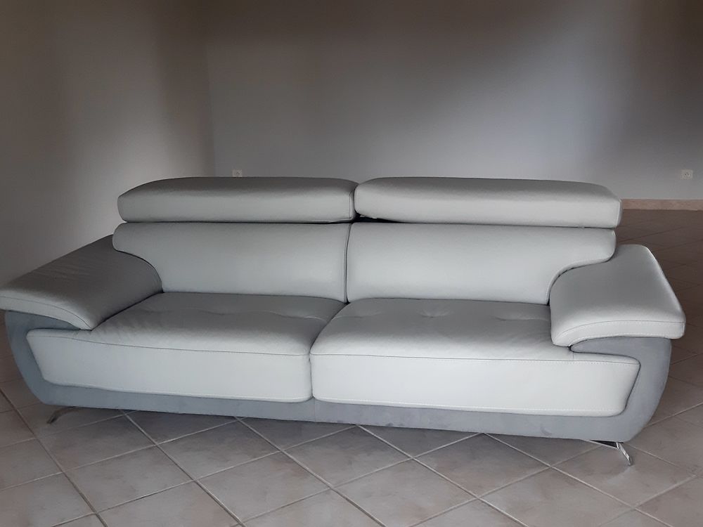 Canap&eacute; neuf en cuir beige Meubles