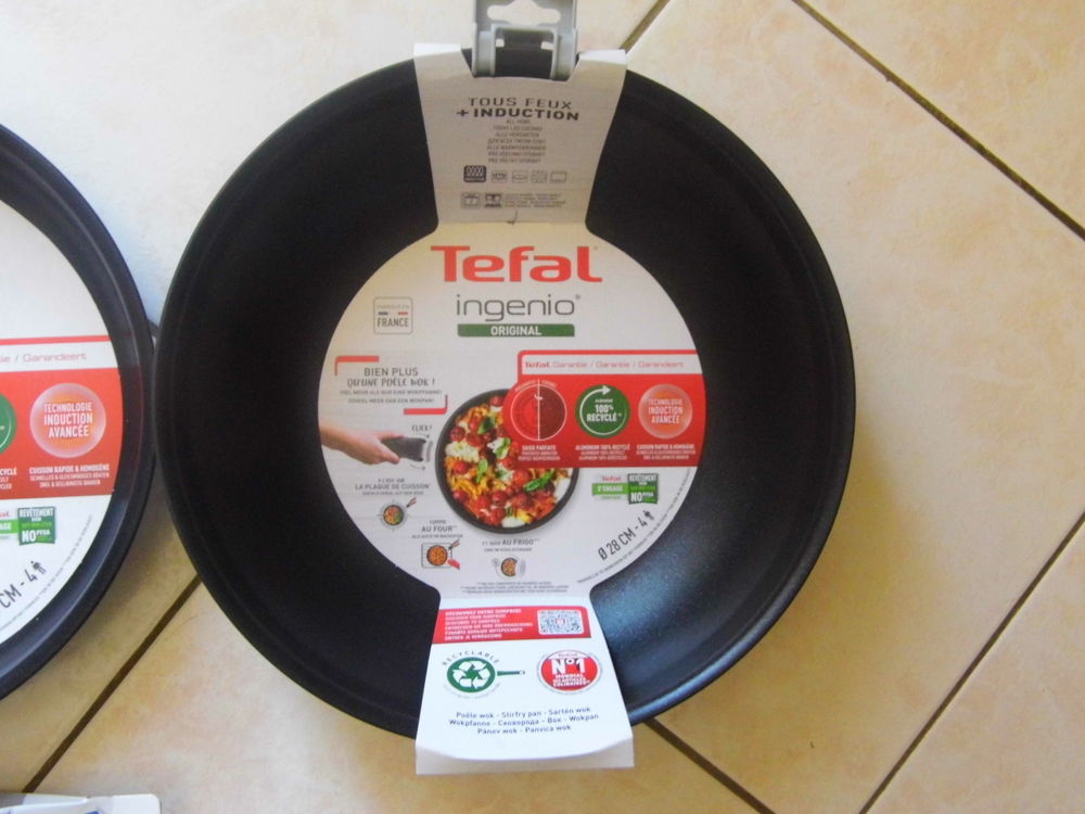 TEFAL Lot de 2 po&ecirc;les et un work et une poignet adaptable Electroménager