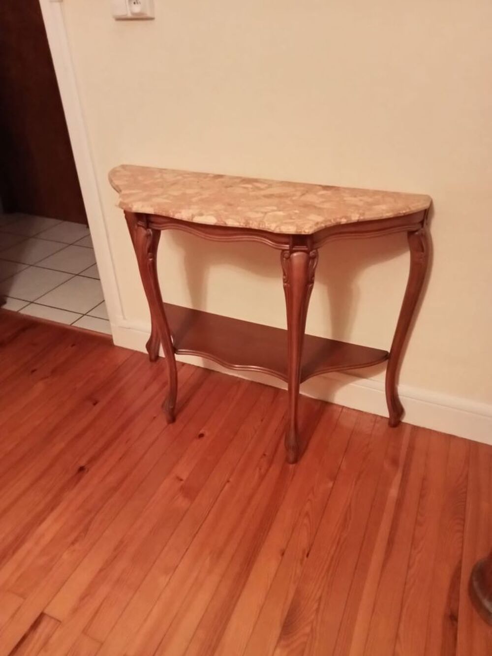 Mobilier de rangement et d&eacute;coration. Meubles