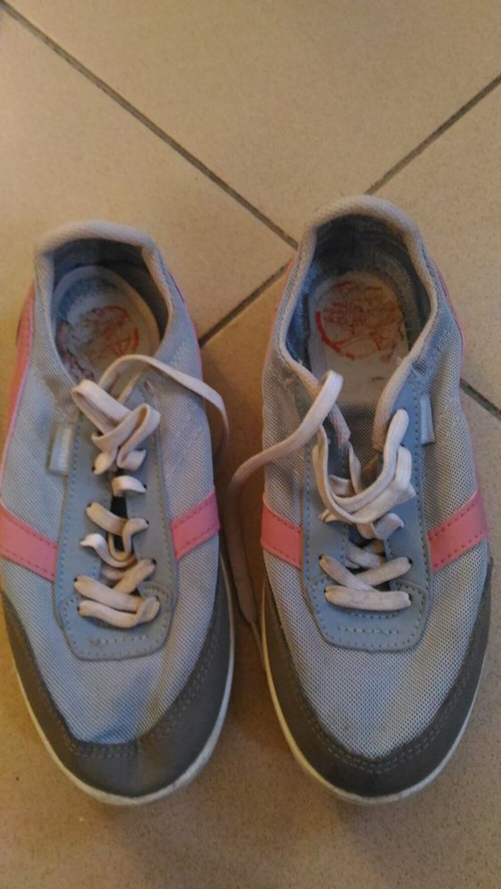 6 Baskets toile de marque " Newfeel " de d&eacute;cathlon Chaussures