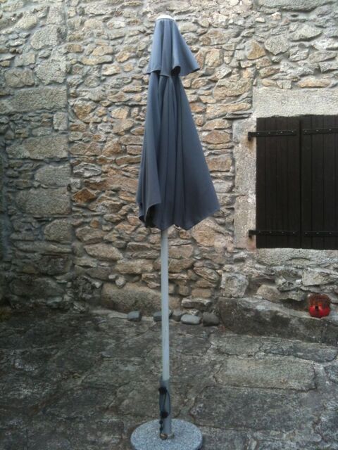 Parasol de jardin/terrasse,resto/bar/caf�/zinc
35 Castres (81)