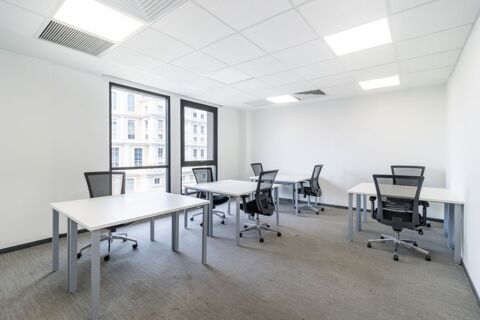 De magnifiques bureaux sur mesure pour 4 personnes à Spaces Cambronne 2569 75015 Paris