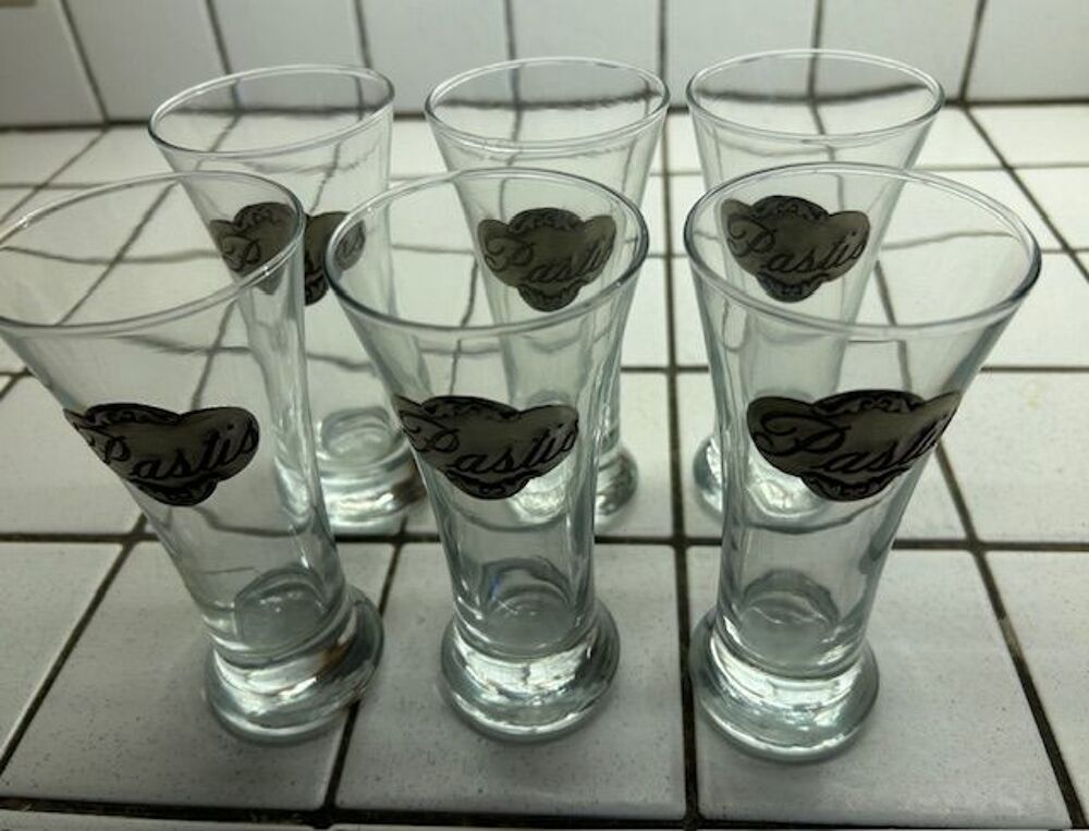 6 VERRES pastis + 2 CHOPES bi&egrave;re " ETAIN " Cuisine
