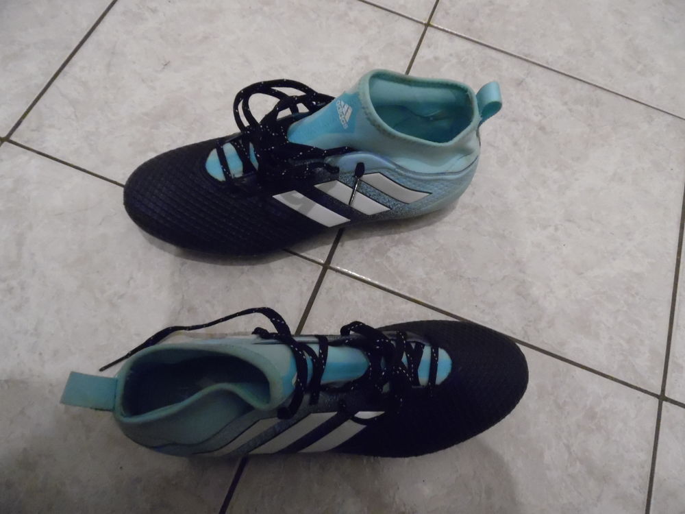 43-003 : chaussures de foot crampons viss&eacute;s, EXCELLENT ETAT Dcoration