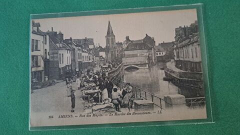 Cpa du 80 , Amiens Rue des Majots -Le March� des Brocanteurs 5 Lucheux (80)