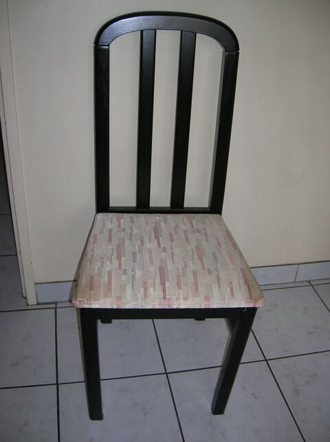 4 chaises anciennes bois noir, dessus tissus 10 Reims (51)