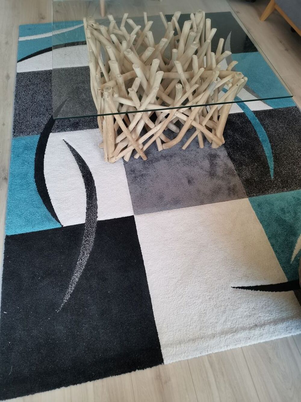 table de salon, tapis, et fauteuil Décoration