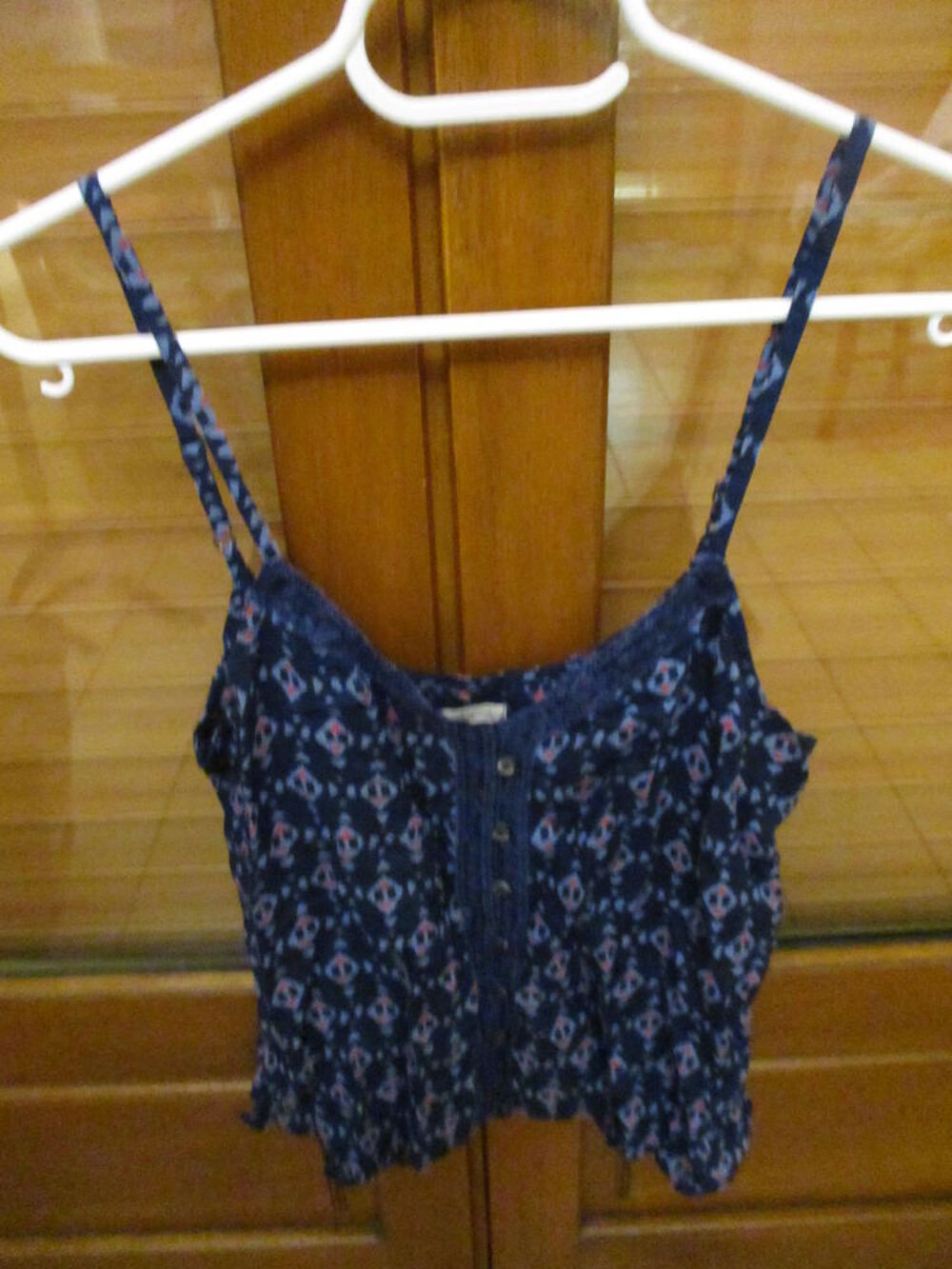lot 2 d&eacute;bardeurs et un haut avec petites manches et dentelle Vêtements