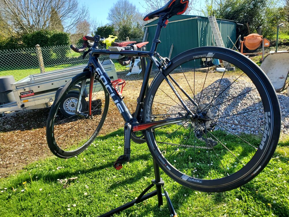 Velo FOCUS tout carbone shimano ULTEGRA
avec accessoires
Vélos