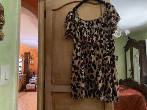 ROBE , très moderne ouverte devant 33 Six-Fours-les-Plages (83)