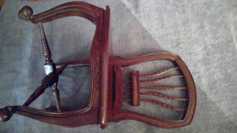 CHAISE ENFANT
BOIS FONCE
HAUTEUR 46 CM ENVIRON
25 Triel-sur-Seine (78)