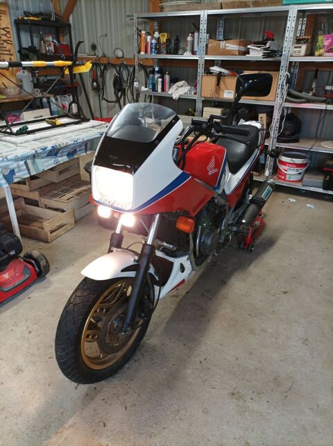 Moto HONDA 1983 occasion Verpel 08240