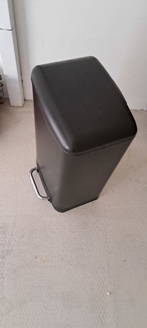 Poubelle 30 l, métal, neuve avec seau intérieur 15 Sigoulès (24)