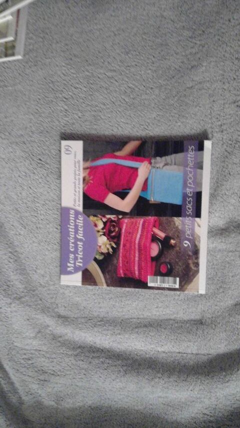 LIVRE MES CREATIONS TRICOT FACILE
N� 09
3 Triel-sur-Seine (78)