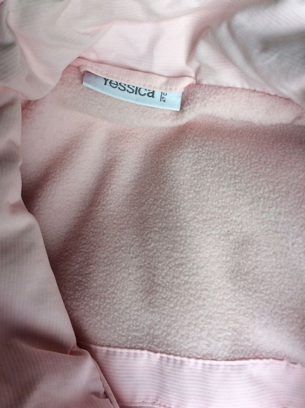Blouson Doudoune SANS MANCHE 
Belle qualit&eacute; Vtements