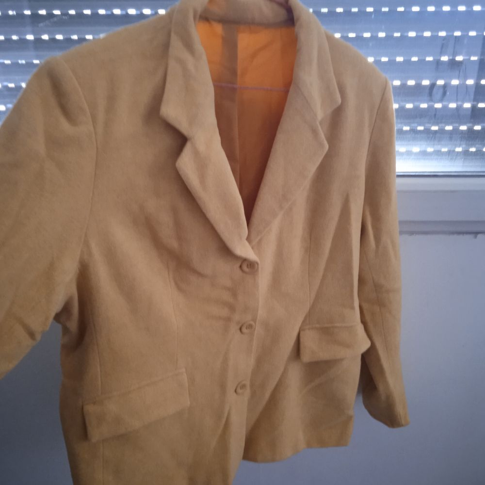 Veste tailleur moutarde taille 44, 45 % polyester, 20 % lain Vêtements