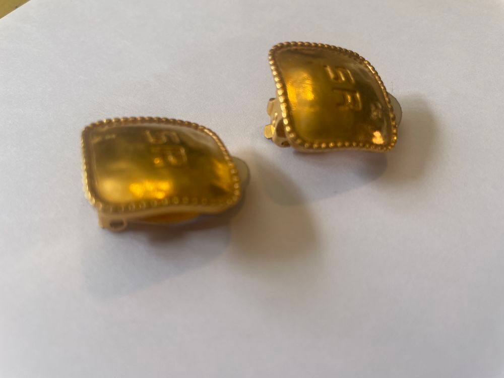 BO Boucles d'Oreilles carr&eacute; avec liser&eacute; SR grav&eacute; dor&eacute; RYKIEL Bijoux et montres