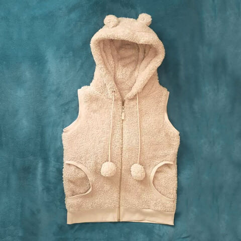 Gilet pilou, � capuche sans manche 7 Nimes (30)