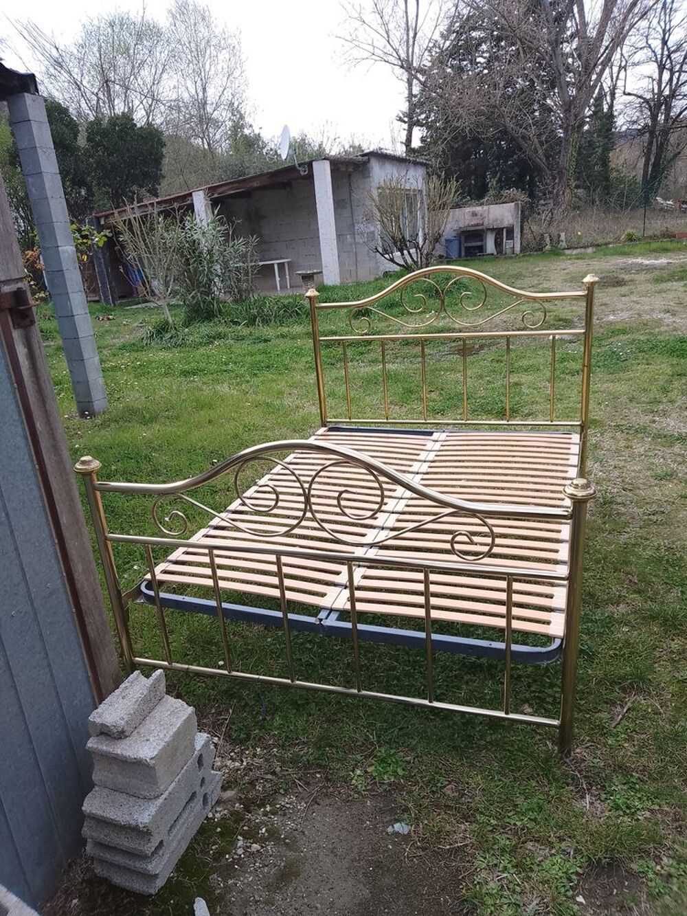 lit en fer dore Meubles