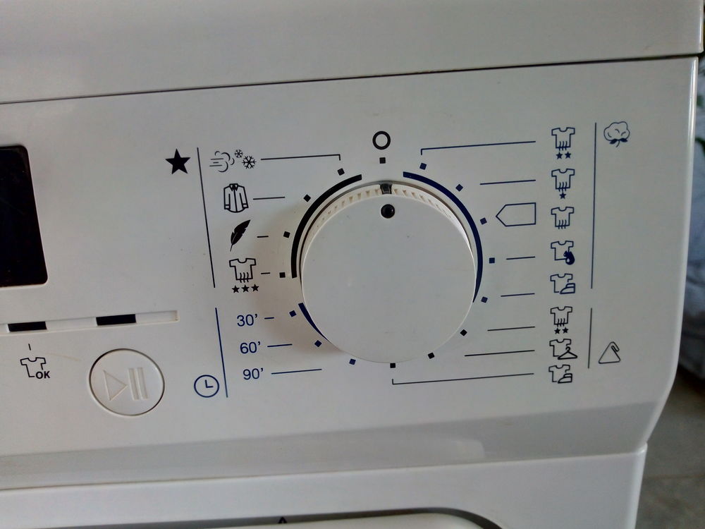 SECHE LINGE 8 kg ETAT NEUF CONDENSATION OU A RACCORDER
Electroménager